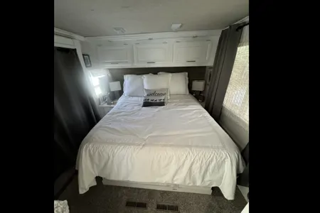 Gib's Newly Renovated Fleetwood Discovery Class A