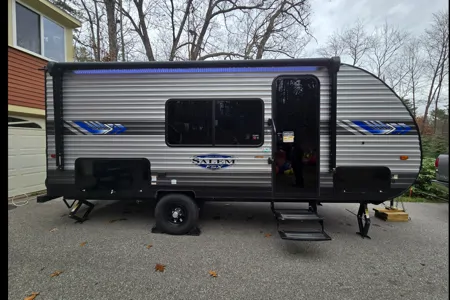 AR's Salem 179DBK Off-grid Travel Trailer