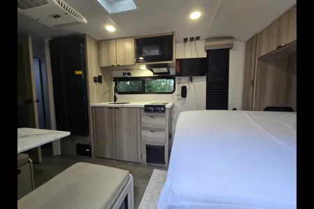 AR's Salem 179DBK Off-grid Travel Trailer