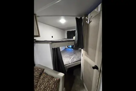 AR's Salem 179DBK Off-grid Travel Trailer