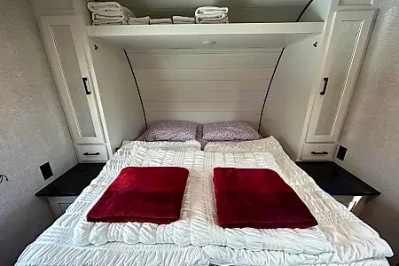 New 2025 Starcraft 24ft. Trailer- free private shuttle - Susi