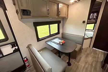 New 2025 Starcraft 24ft. Trailer- free private shuttle - Susi