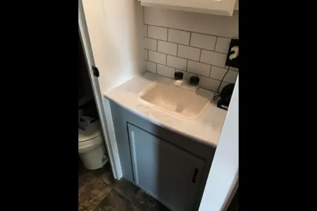 Cozy Camper for 6: Freshly renovated and fully stocked!