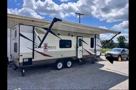 Cozy Camper for 6: Freshly renovated and fully stocked!