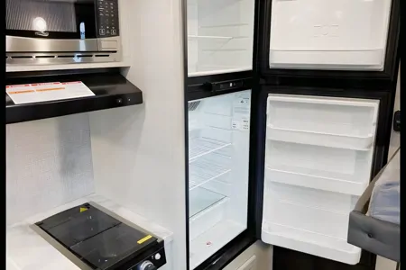 SUNNYS  & JANES BRAND NEW TRAILER GETAWAY