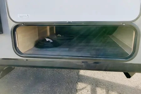 SUNNYS  & JANES BRAND NEW TRAILER GETAWAY