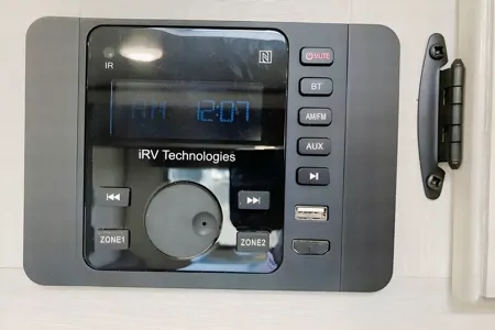 SUNNYS  & JANES BRAND NEW TRAILER GETAWAY