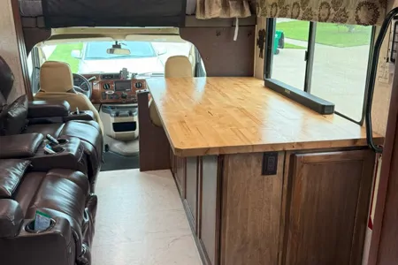 Pet-Friendly Motorhome Rental Forest River Forester Class C Motorhome