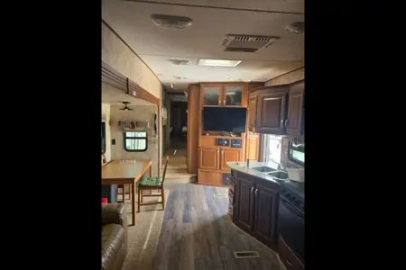 Robert's Cruiser RV 30BH Fifth Wheel