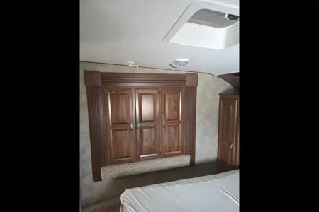 Robert's Cruiser RV 30BH Fifth Wheel