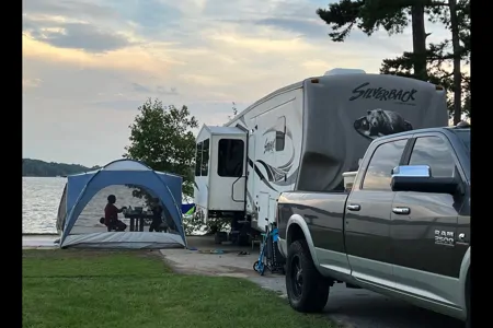 Daniel's Forest River CEDAR CREEK SILVERBACK 37BH - FIFTH WHEEL Fifth Wheel