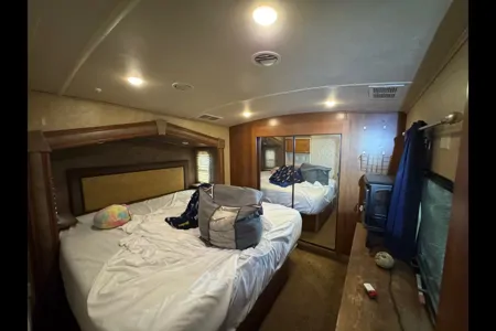 Daniel's Forest River CEDAR CREEK SILVERBACK 37BH - FIFTH WHEEL Fifth Wheel