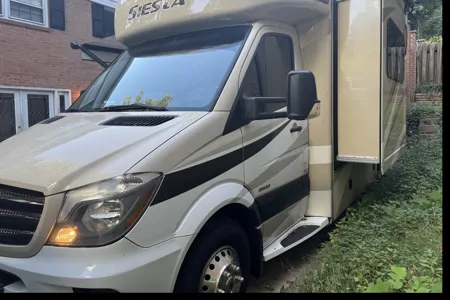 Ricardo's Thor Motor Coach Siesta Class C