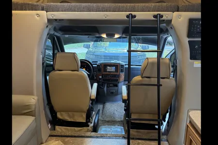 Ricardo's Thor Motor Coach Siesta Class C