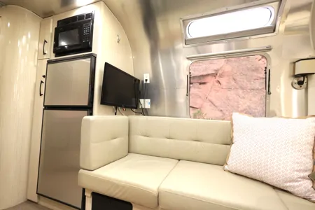 25ft Airstream - with Solar - 1/2 Ton Towable