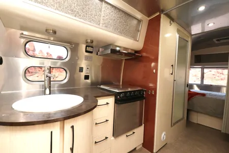 25ft Airstream - with Solar - 1/2 Ton Towable