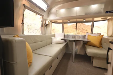 25ft Airstream - with Solar - 1/2 Ton Towable