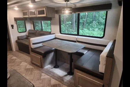 Palomino Puma 28DBFQ Travel Trailer