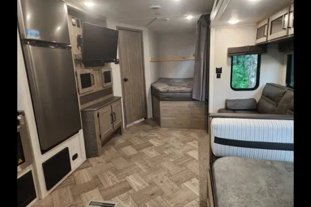 Palomino Puma 28DBFQ Travel Trailer