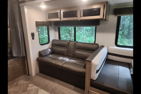 Palomino Puma 28DBFQ Travel Trailer