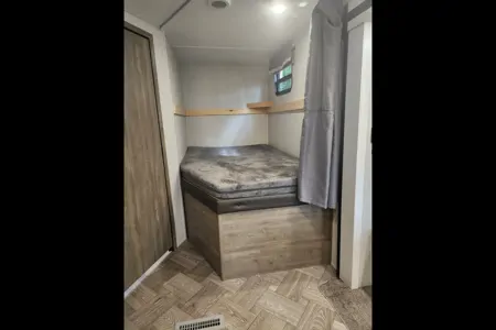 Palomino Puma 28DBFQ Travel Trailer