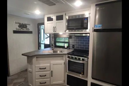 Palomino Puma 28DBFQ Travel Trailer