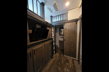 Z&S Home on Wheels w/Bunk Room