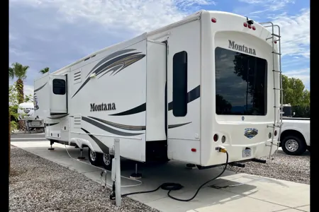 Thomas's Keystone Montana Fifth Wheel