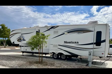 Thomas's Keystone Montana Fifth Wheel
