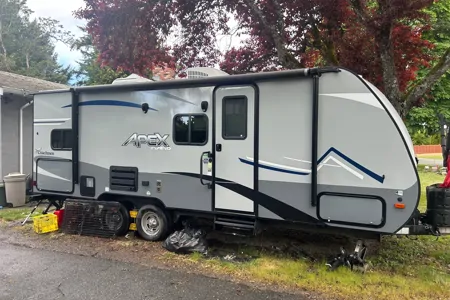 Great Coachmen family 208bhs Travel Trailer