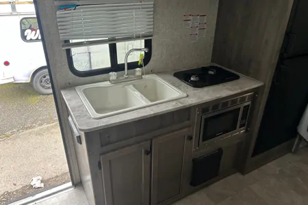 Great Coachmen family 208bhs Travel Trailer