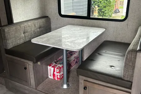 Great Coachmen family 208bhs Travel Trailer
