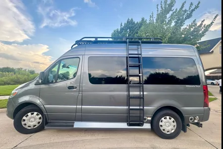Mercedes-Benz Luxury Sprinter 144