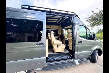 Mercedes-Benz Luxury Sprinter 144