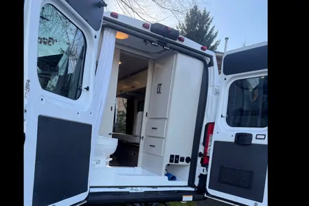 Emma's 2024 Rampromaster 21 Foot Campervan