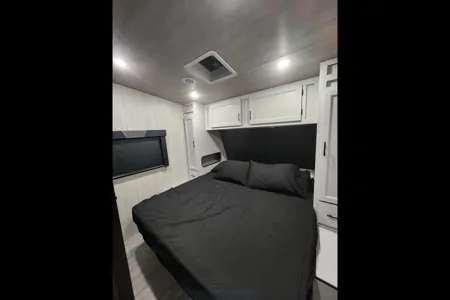 2026 Genesis Supreme Blazen 275crxl Toy Hauler