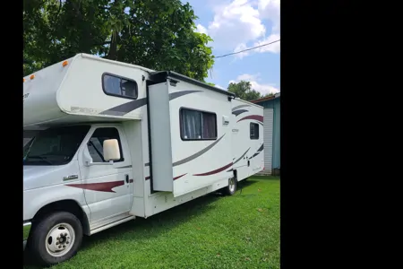 32' Coachmen Motorhome - Family Friendly, newly remodeled & Fully equipped!