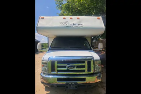 32' Coachmen Motorhome - Family Friendly, newly remodeled & Fully equipped!