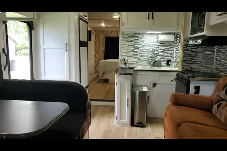 32' Coachmen Motorhome - Family Friendly, newly remodeled & Fully equipped!