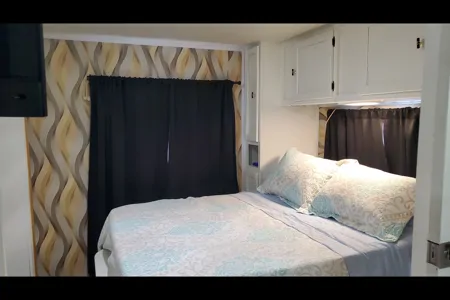 32' Coachmen Motorhome - Family Friendly, newly remodeled & Fully equipped!