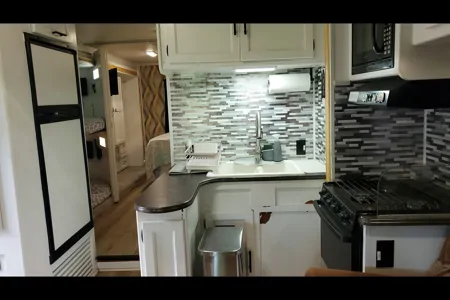 32' Coachmen Motorhome - Family Friendly, newly remodeled & Fully equipped!