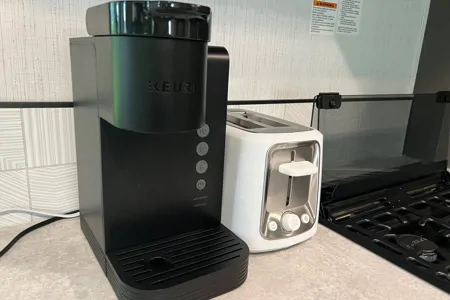 MPG 2500 Bunk House w Outdoor Kitchen!