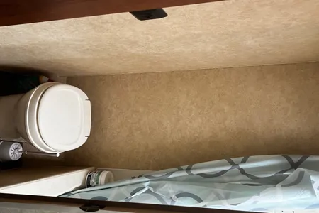 YYC Fully Stocked 26’ RV - bring food, clothes and bedding