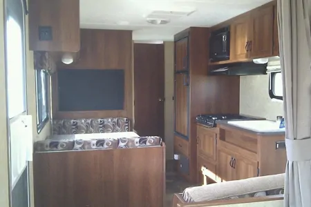 YYC Fully Stocked 26’ RV - bring food, clothes and bedding