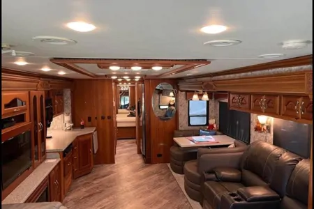 FUN AND COMFORTABLE SPORTS MOTOR HOME