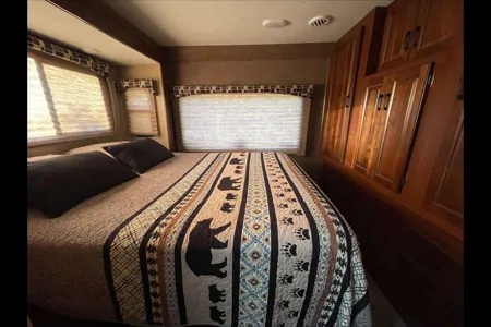 JL Big Moose Forest River Sunseeker Classe C