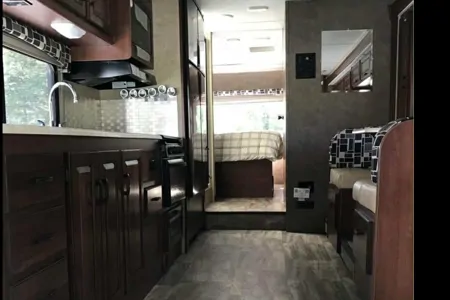 JL Big Moose Forest River Sunseeker Classe C