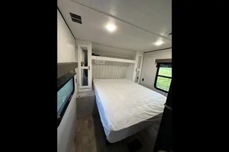 Char's Keystone 250BH Travel Trailer