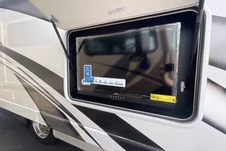 Epic Hurricane Escape Thor Motor Coach 34R Class A