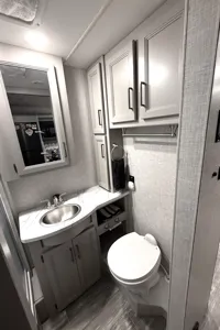 Epic Hurricane Escape Thor Motor Coach 34R Class A